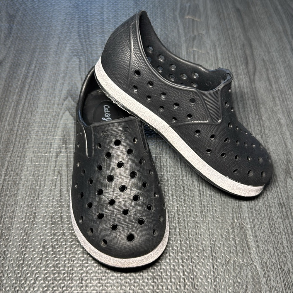 Cat & Jack Black & White Perforated Slip on Clogs - Toddler Size 8